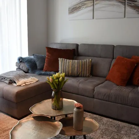 Port Orion - Brand New Ground Floor Flat With Pool ניופורט
